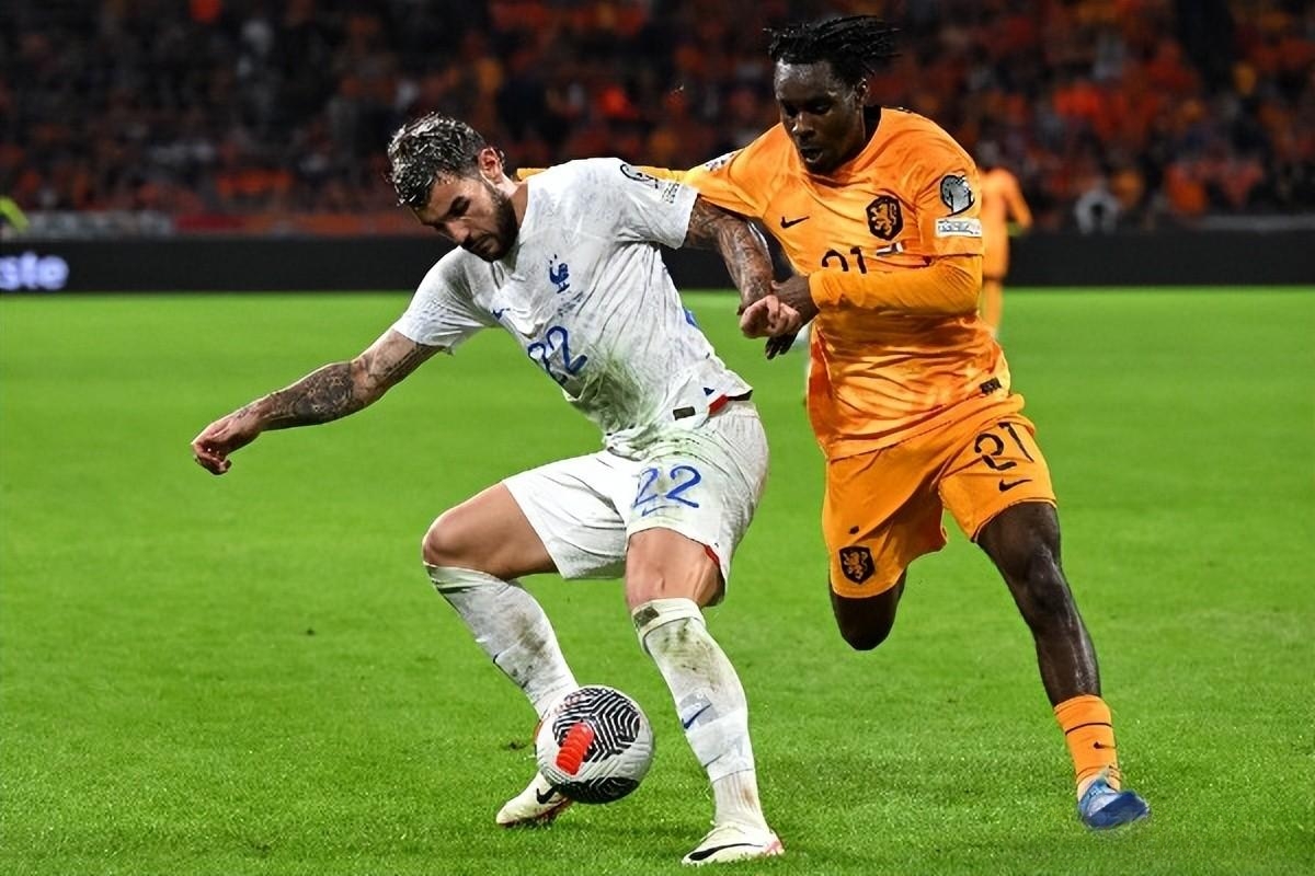 包含多特蒙德主帅辞职，球队陷入危机的词条