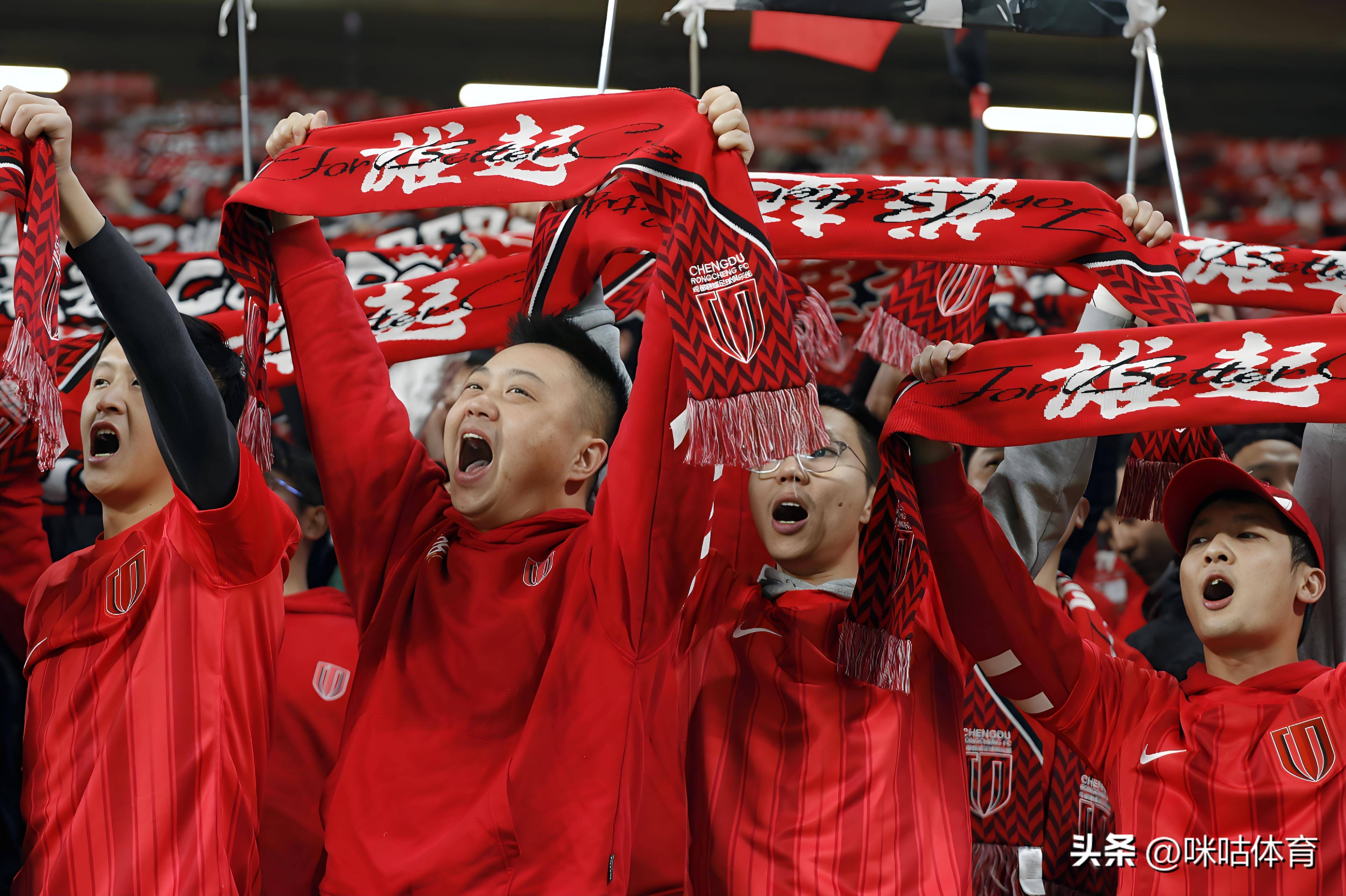 关于黄牌红牌飞舞比赛，激烈对决场面火爆的信息