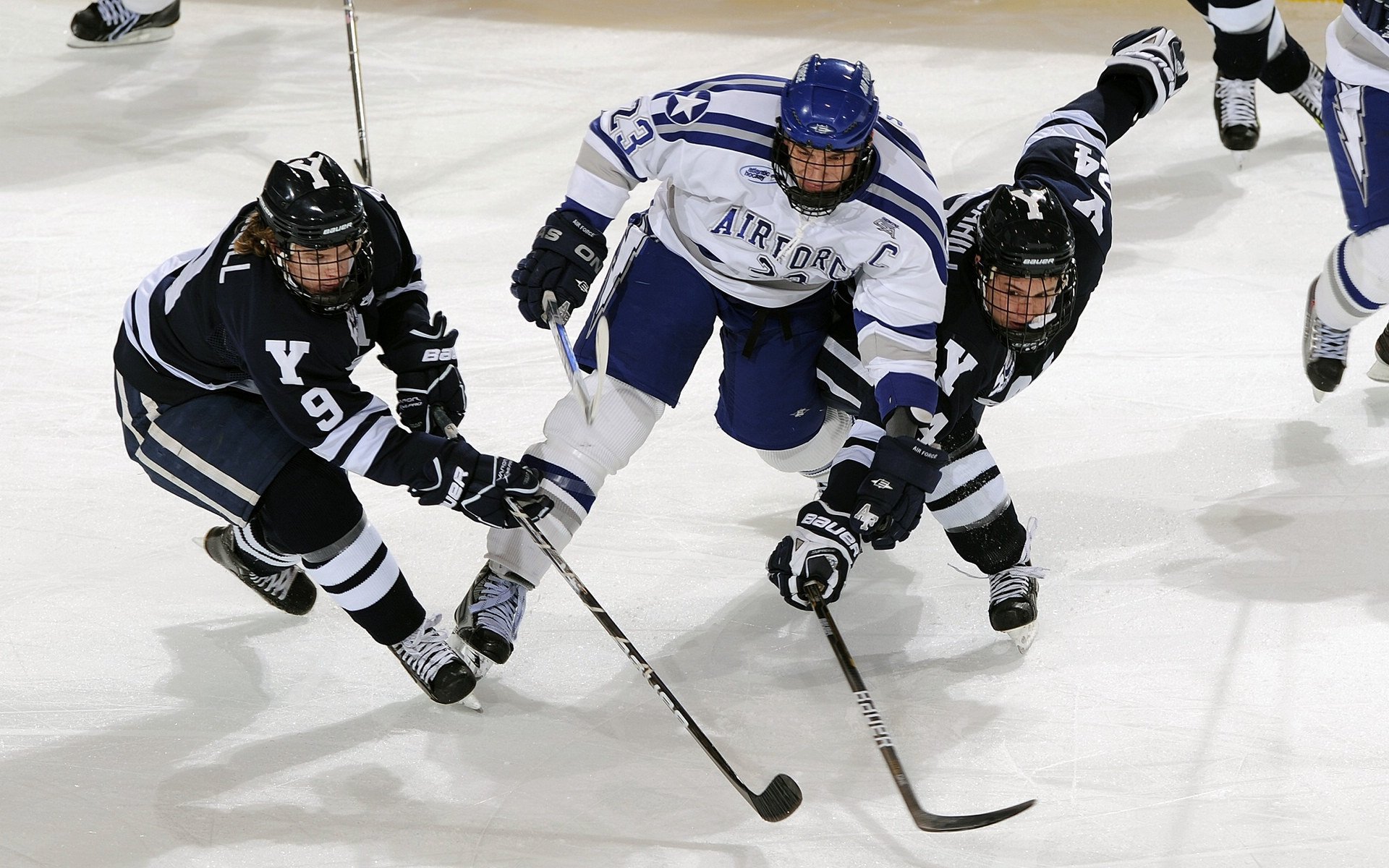 橙色防线溃败之夜，加克波降维打击引领喀麦隆狂胜荷兰的战术启示