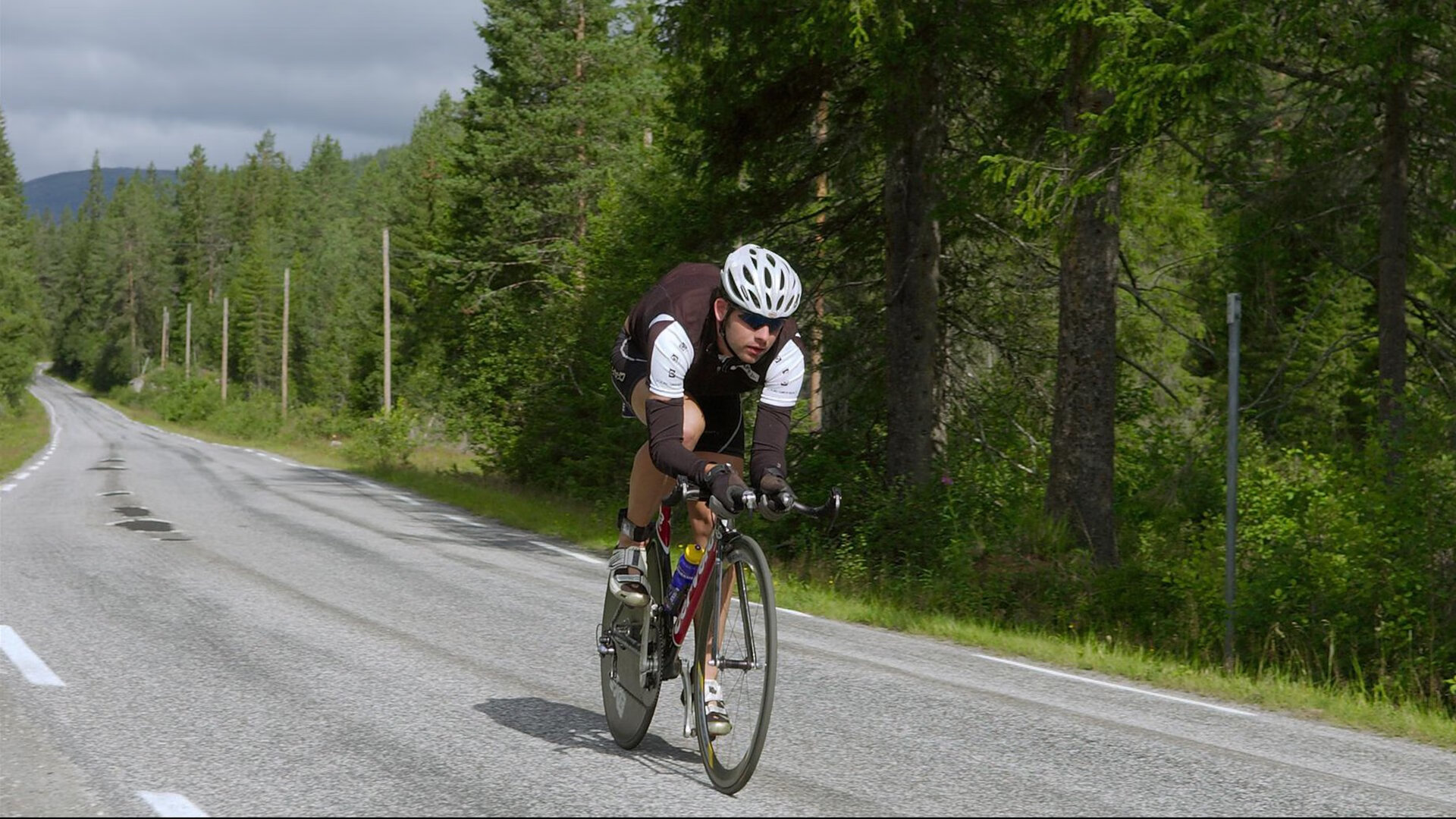 维尼修斯刷新纪录之夜，牙买加闪电击穿摩洛哥防线—绿茵场上的双重变奏