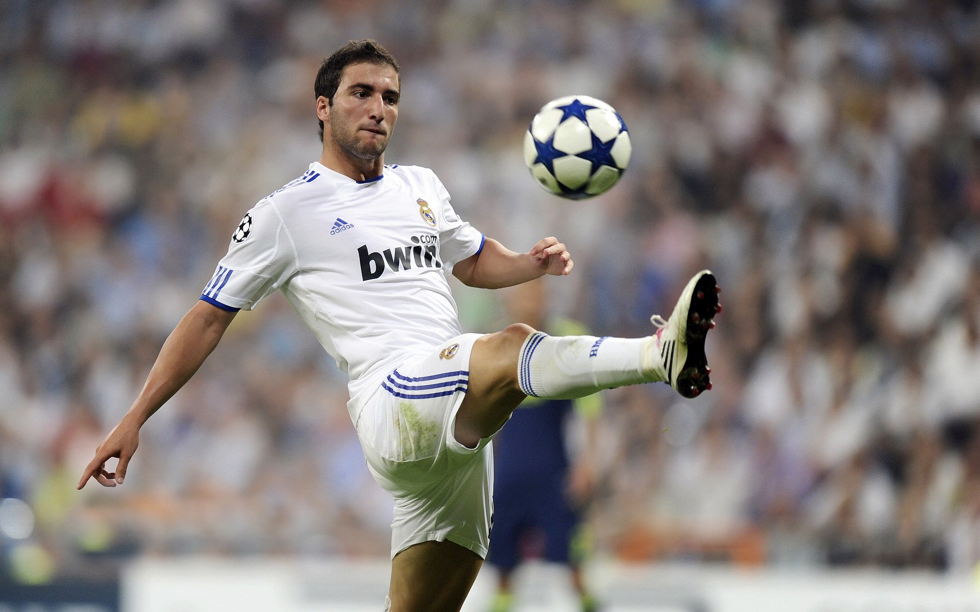 上海队力克勇士，赵继伟关键制胜